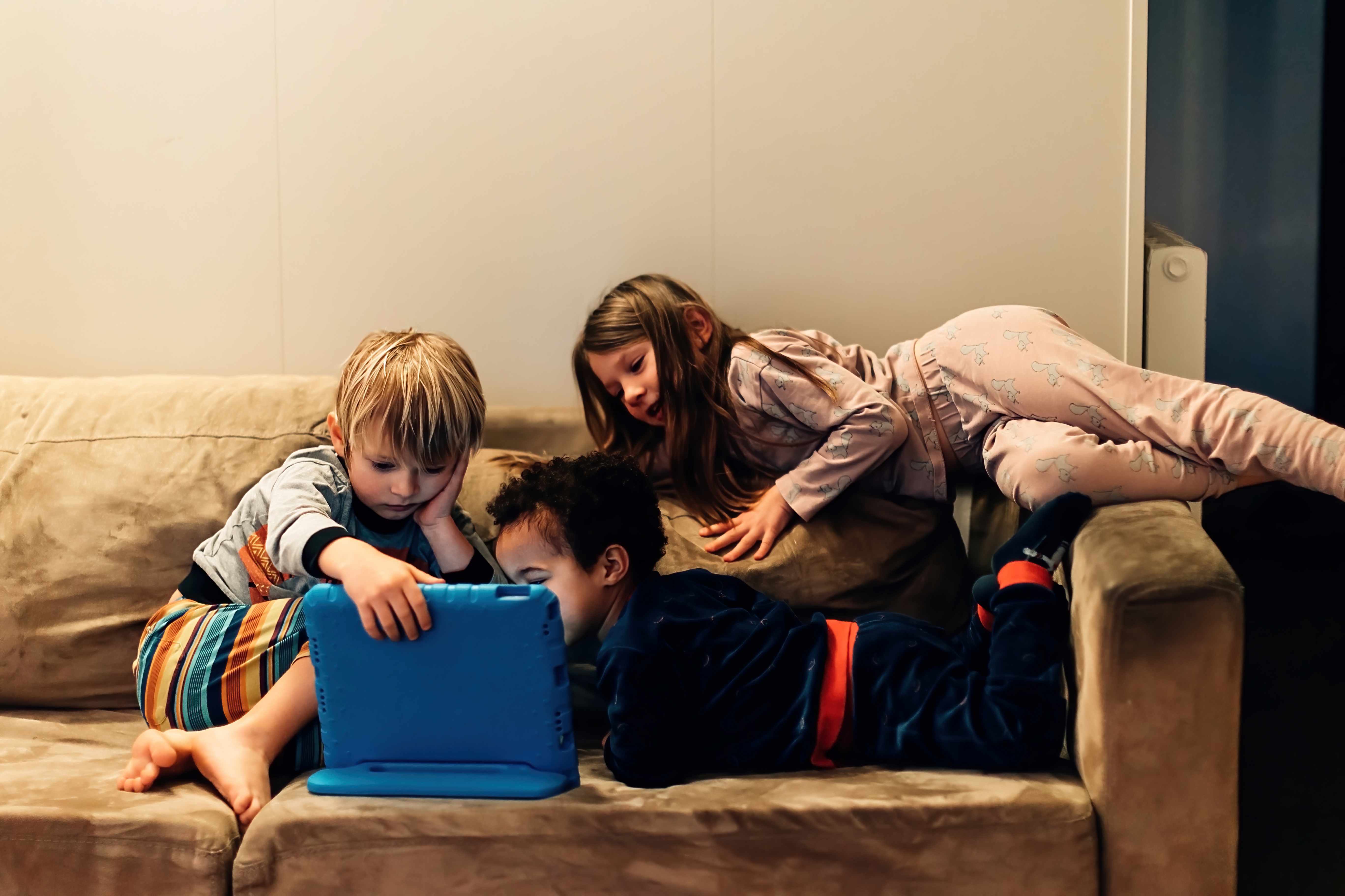 children watching a show