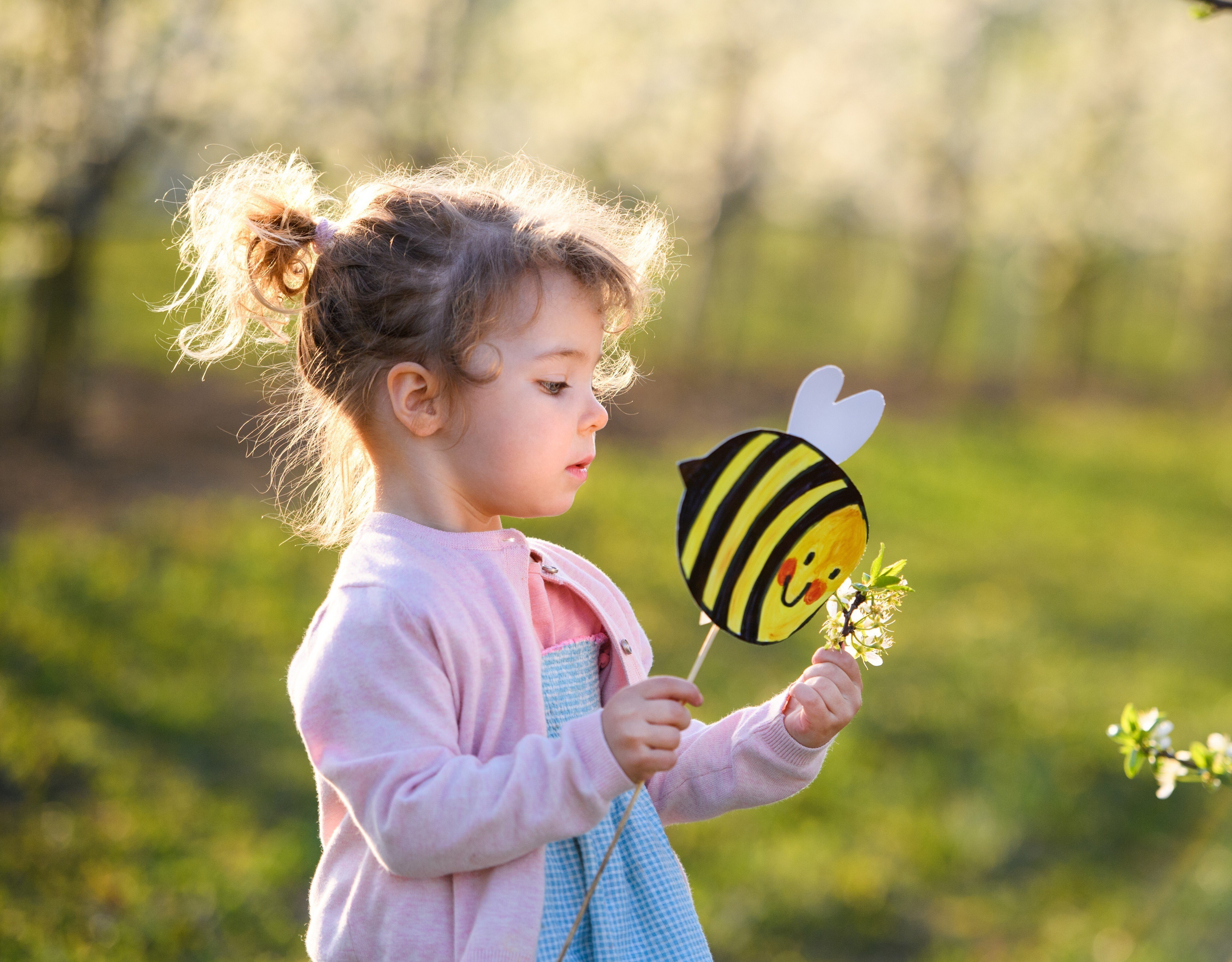girl and the bee